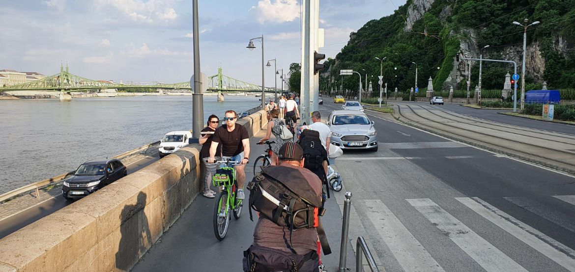 Demonstráció a biztonságos Gellért rakpartért