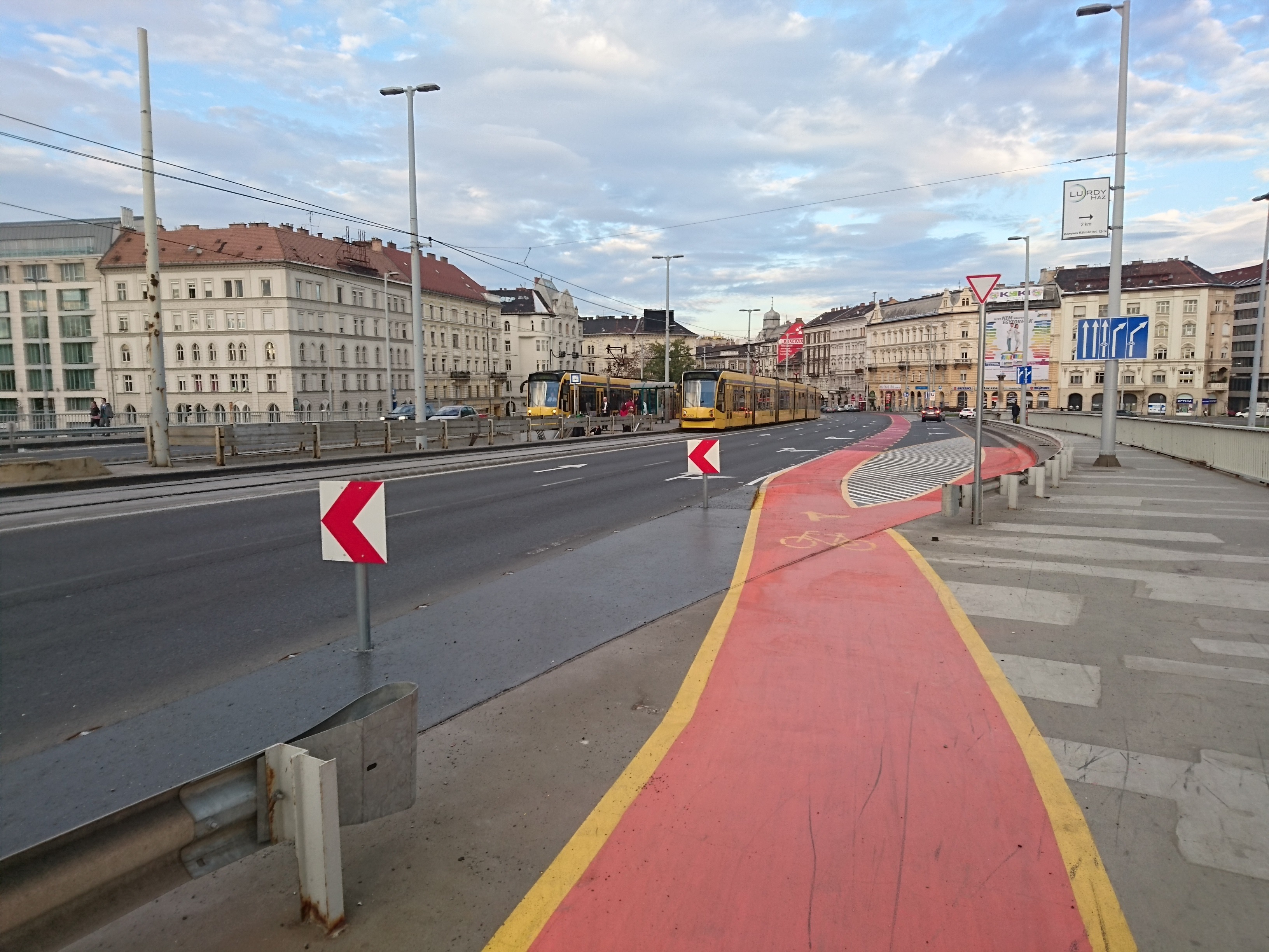 Átadták a Petőfi híd fel- és lehajtóit