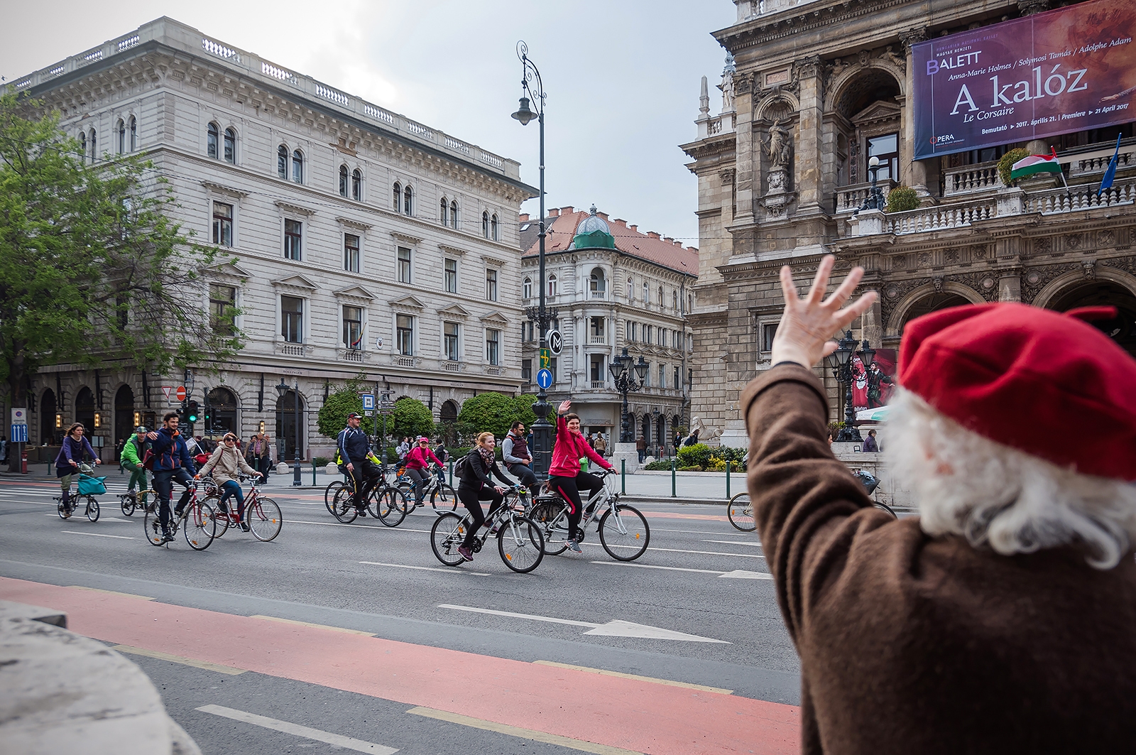 Tíz ok, ami miatt a legbringaellenesebbek is örülhetnek a bringás fejlesztéseknek