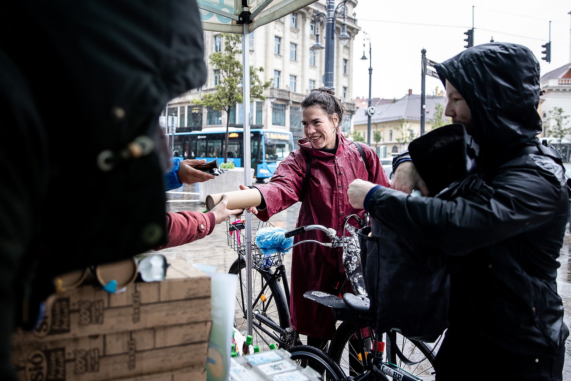  Szakadó eső ellenére bringás reggelikkel startolt el a Bringázz a munkába! kampány