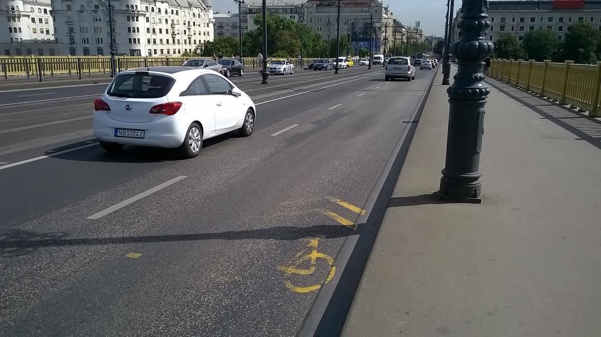 Gyűjsük össze a lekopott kerékpáros felfestéseket Budapesten!