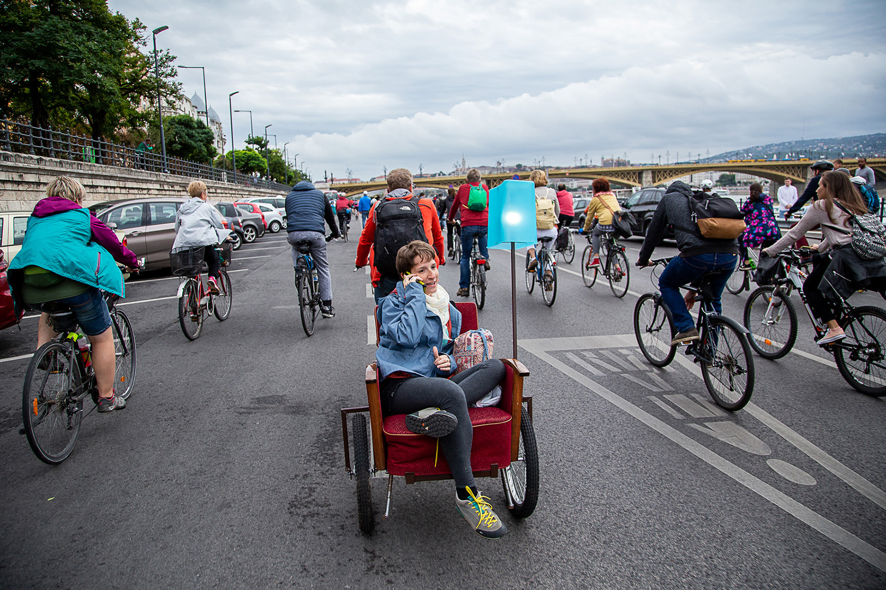 Több százan vonultunk fel a Duna-parti kerékpársávokért