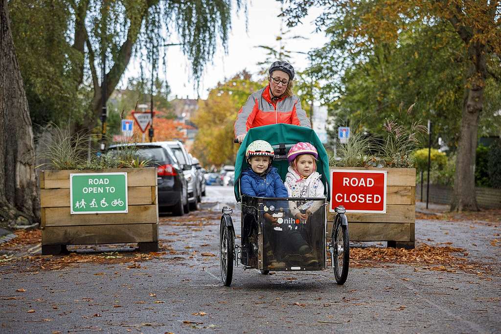 Megfelezték a személyi sérüléses közúti balesetek számát a londoni forgalomcsillapítási intézkedések