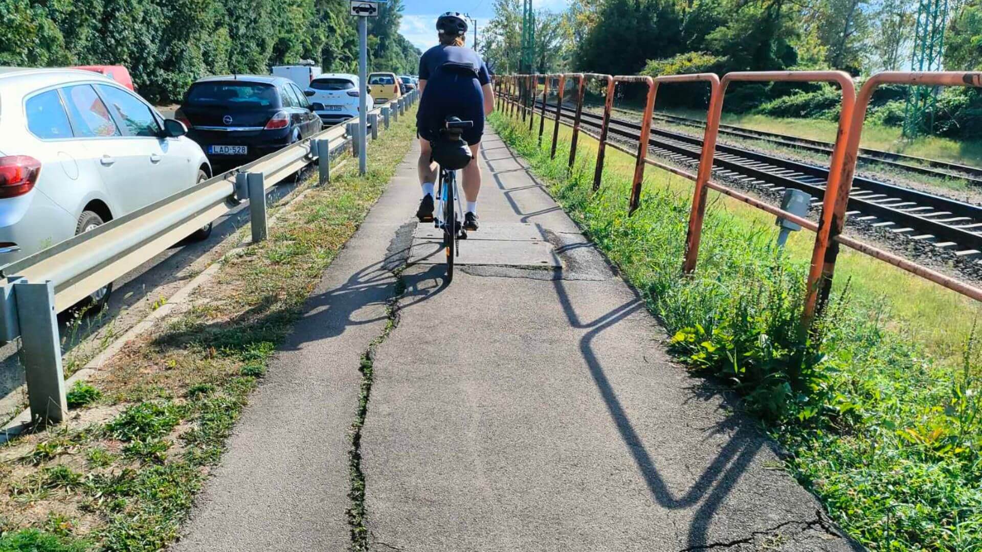 „A Tihany és Balatonfüred közötti szakasz egy katasztrófa” – Kérdőívben értékelték a bringások a Balatoni Bringakörutat